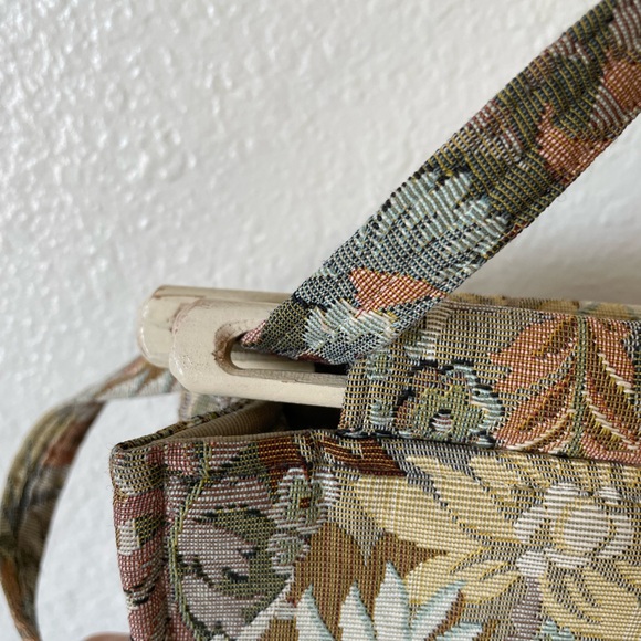 Toby Weston Floral Tapestry Handbag With Adjustable Strap - Picture 9 of 15